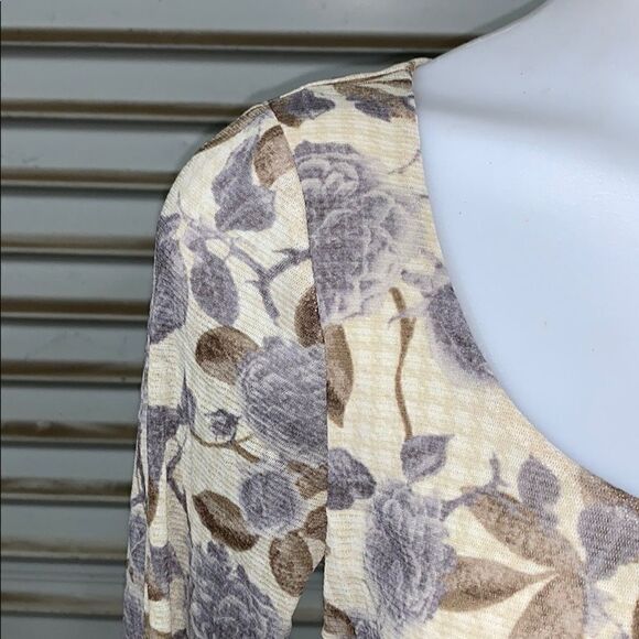 🛍️Access size medium sweet top - Picture 5 of 8